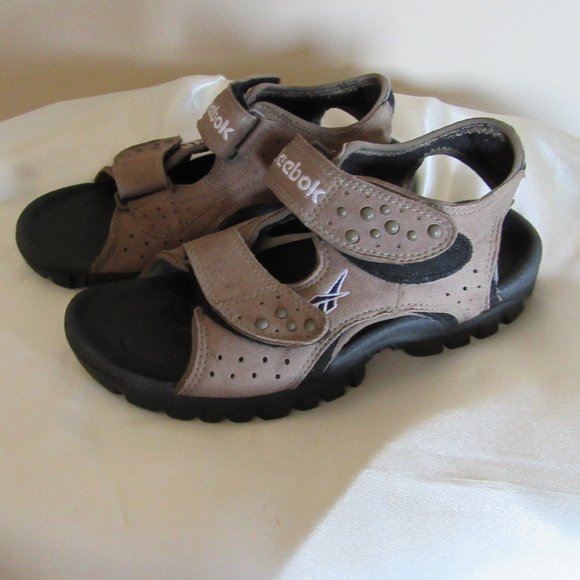 Reebok Ladies size 6 USA Firm Price - Picture 2 of 6